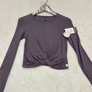 Vuori Long Sleeve Cove
Twist Tee, NWT. Women’s Large - Color Sawyer